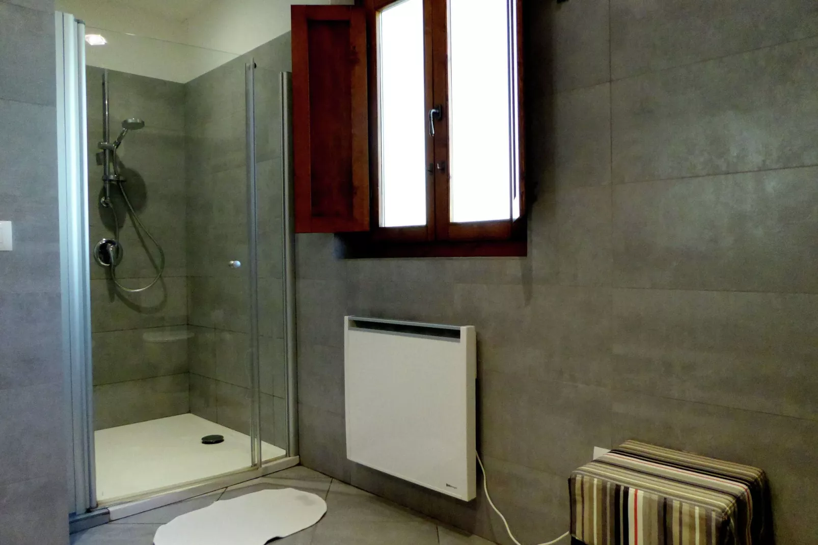 Sei Orcia-Bathroom