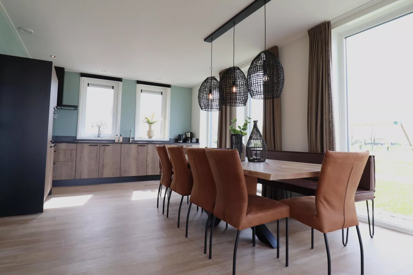 Friese villa 10-Dining room