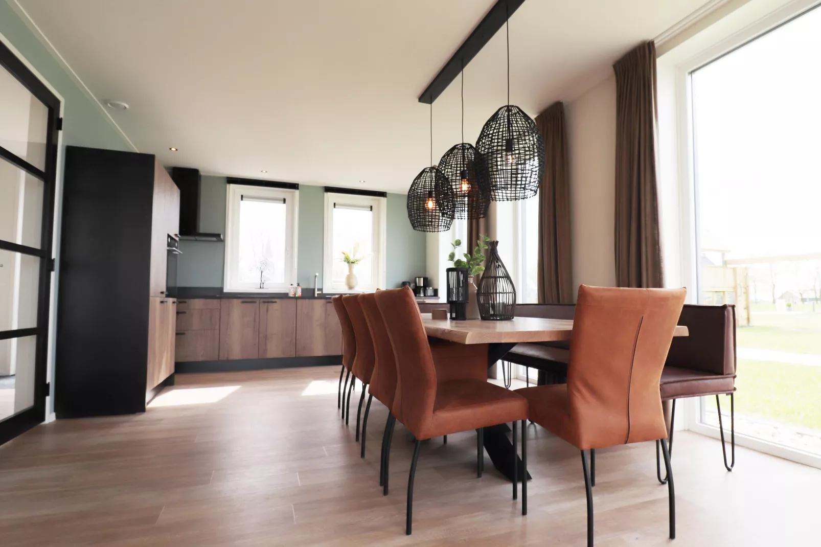 Friese villa 10-Dining room