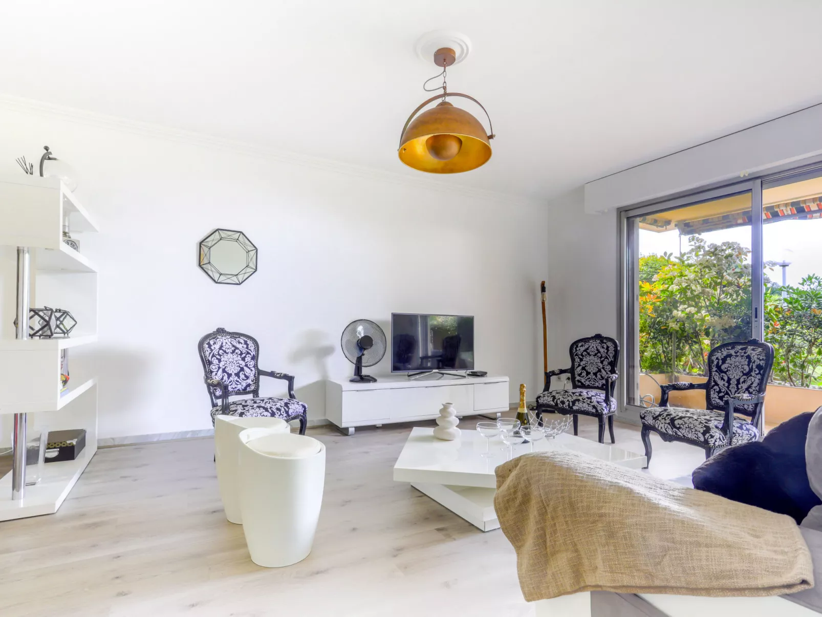 Les Balcons d'Eze-Inside