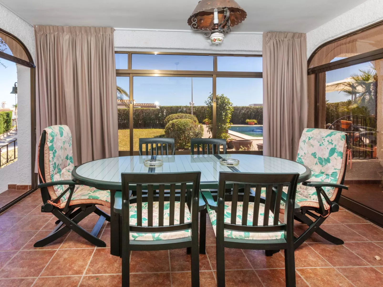 Villa Paloma-Outside