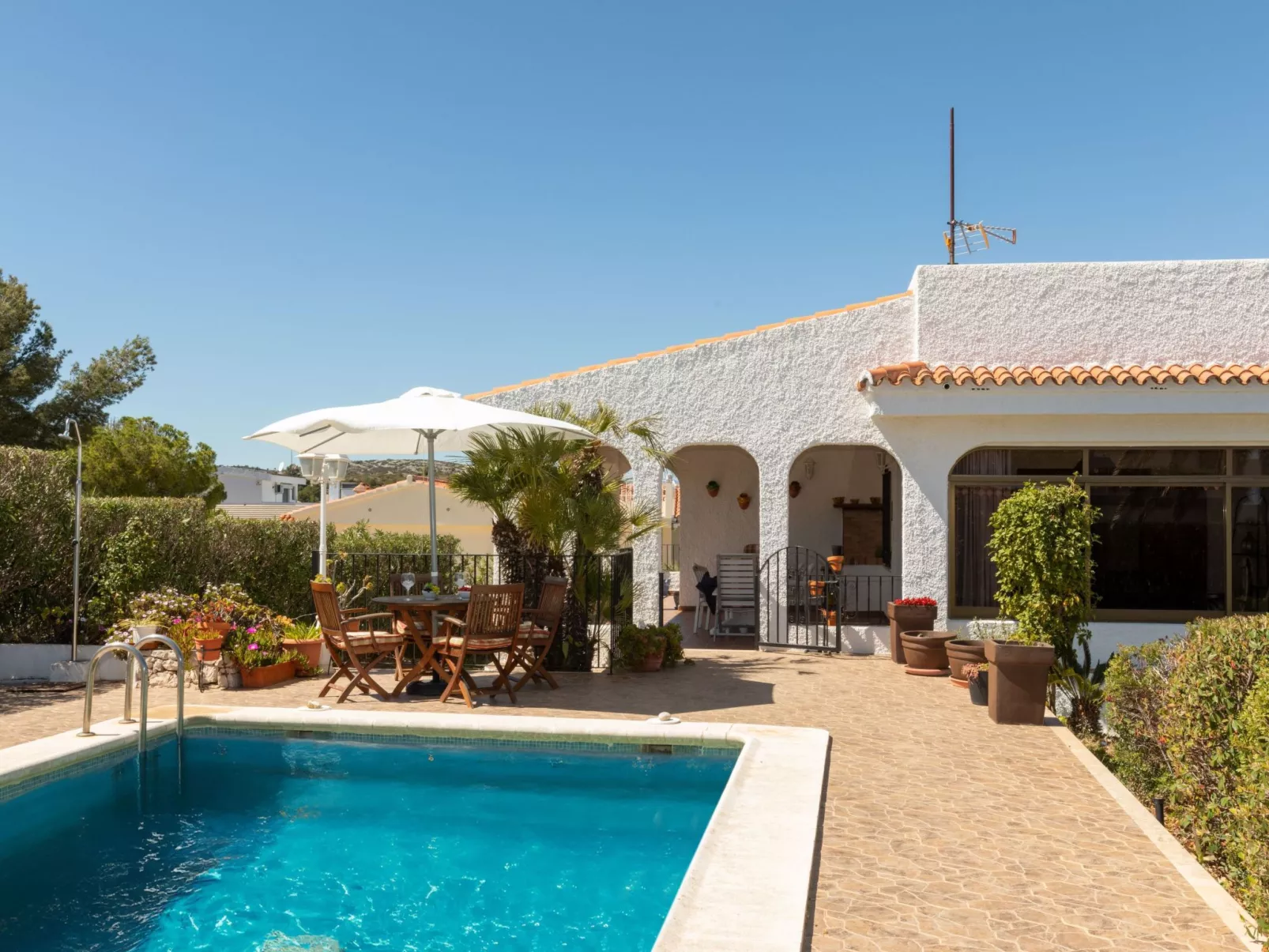 Villa Paloma-Outside