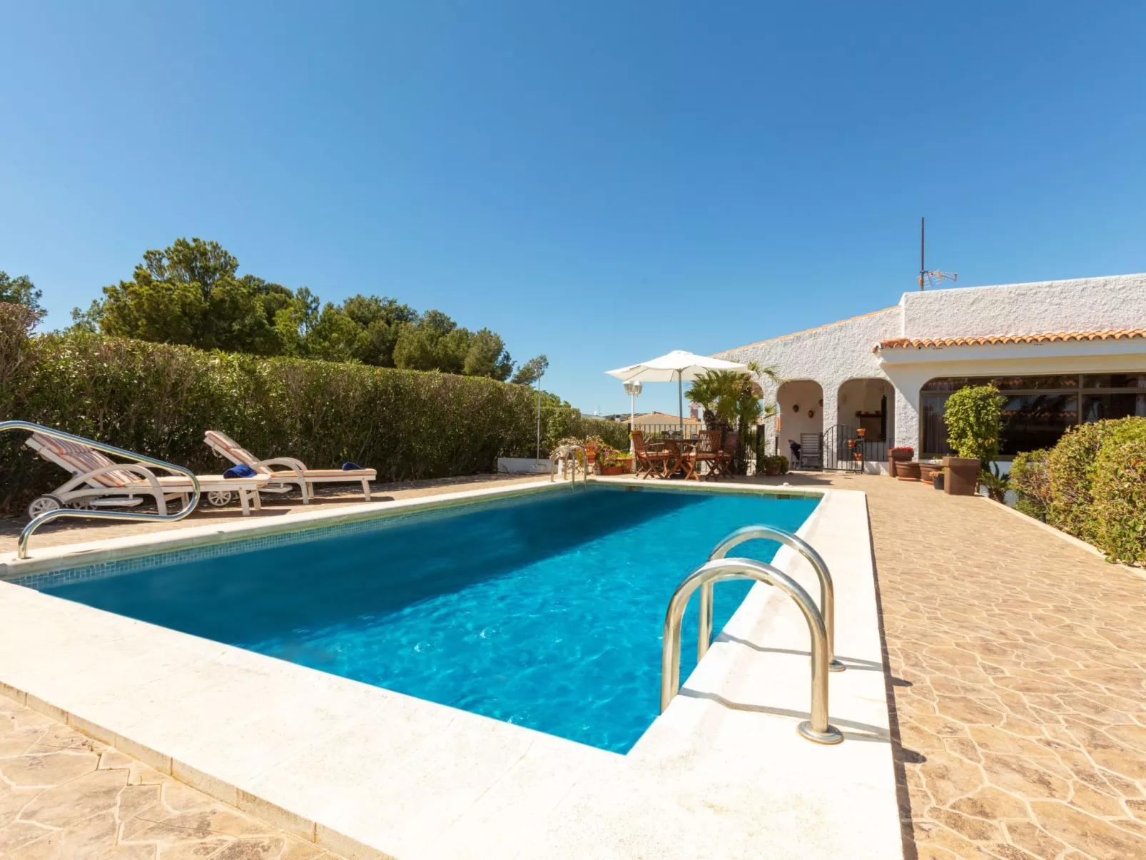 Villa Paloma-Outside