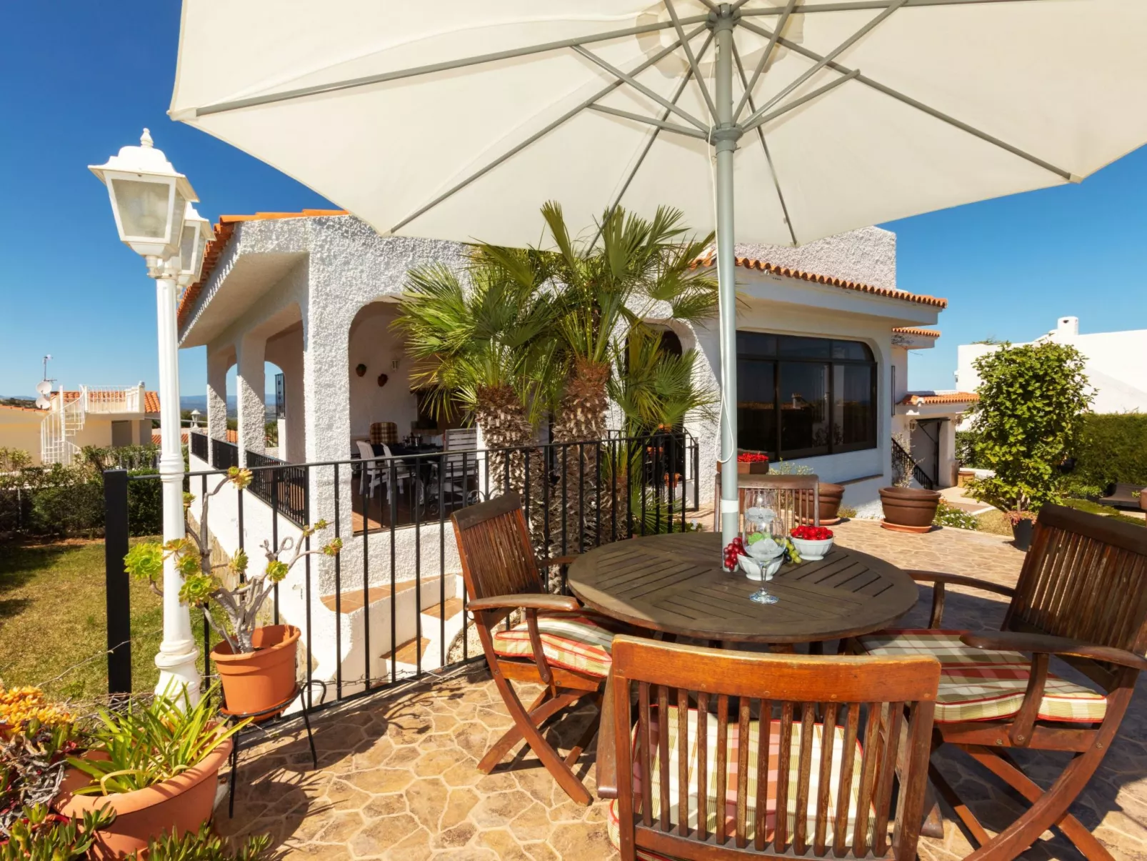 Villa Paloma-Outside