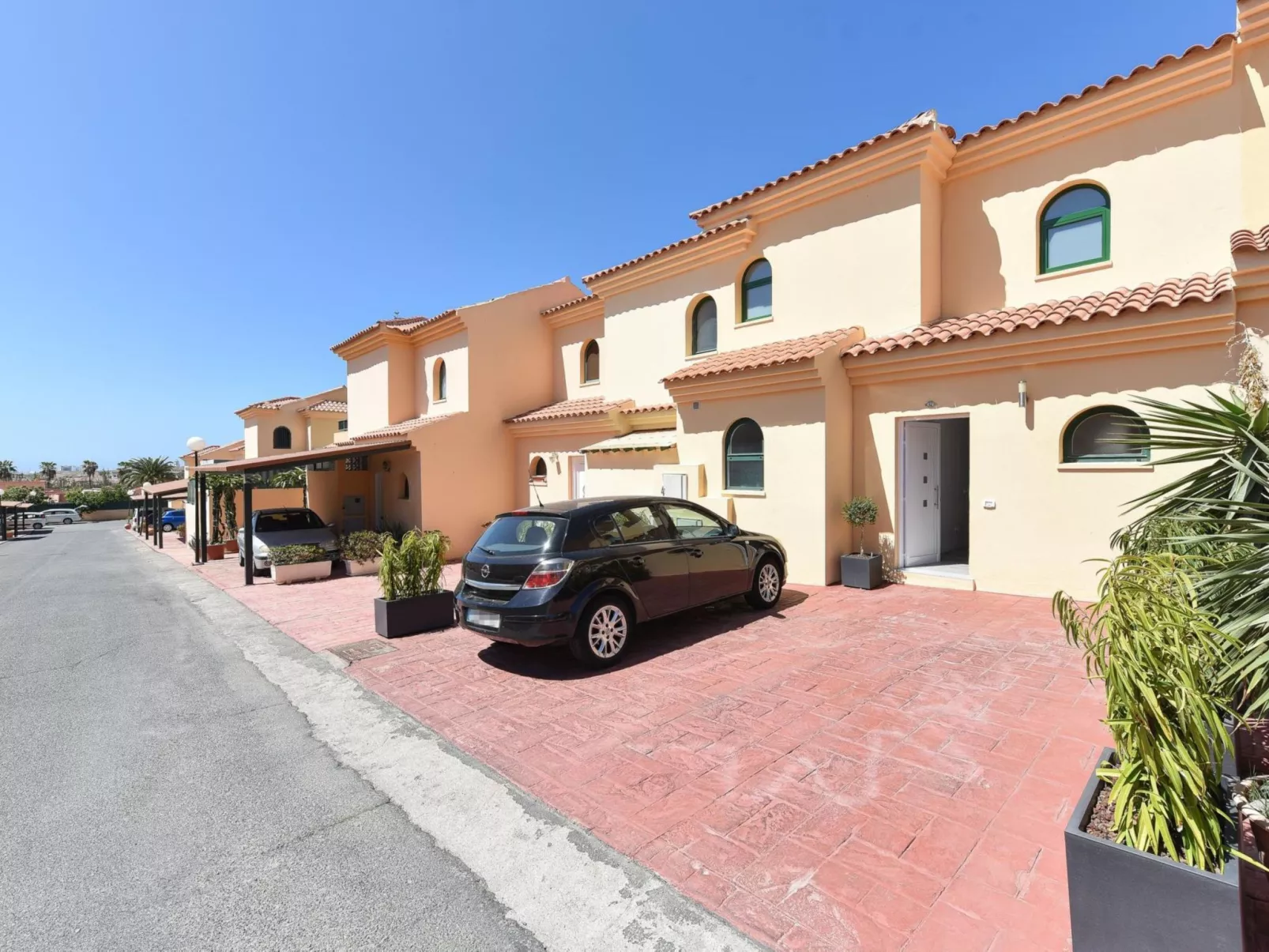 Los Tinos II 32 FP-Outside