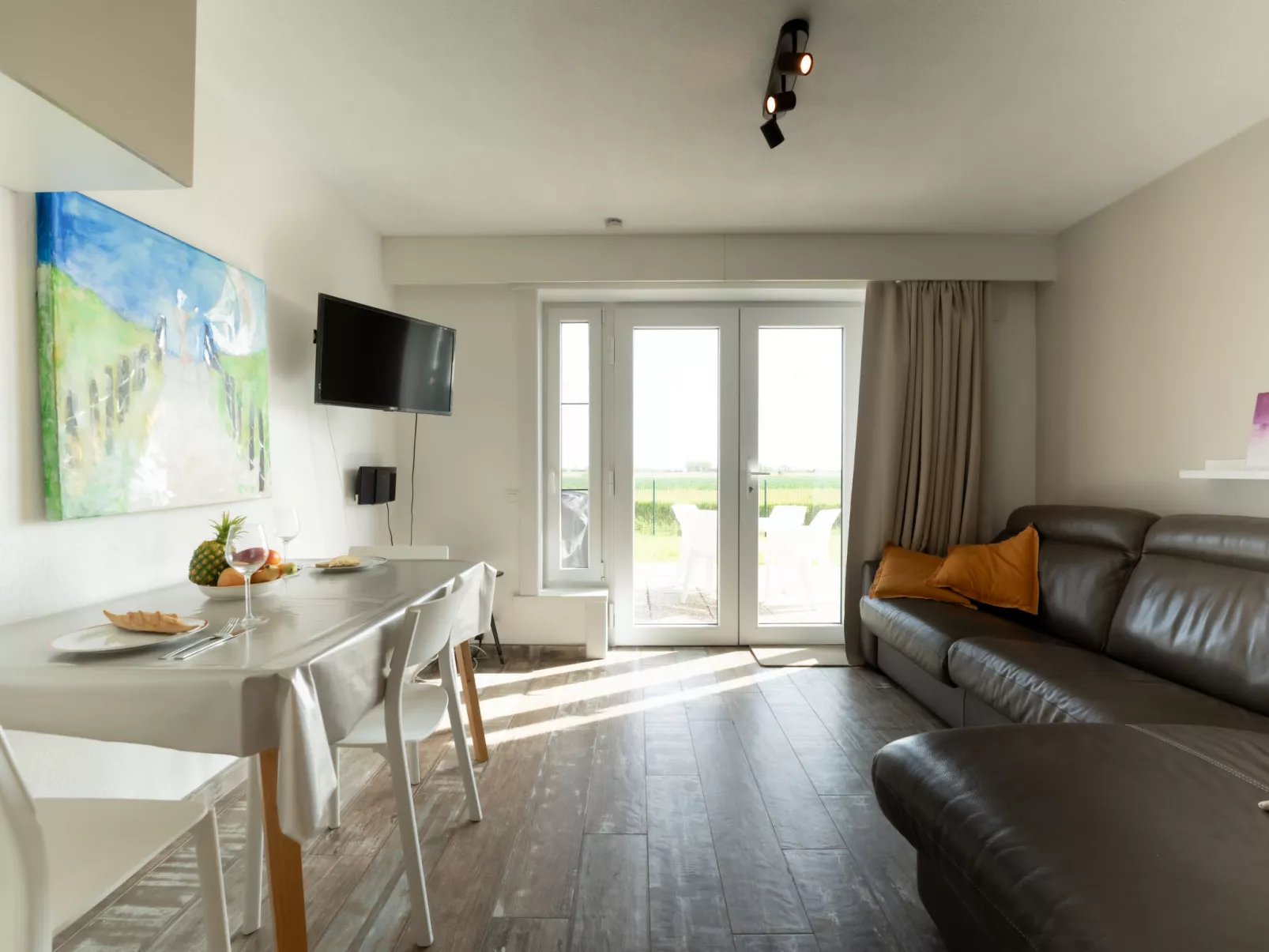 Laya with parking and shared pool-Inside