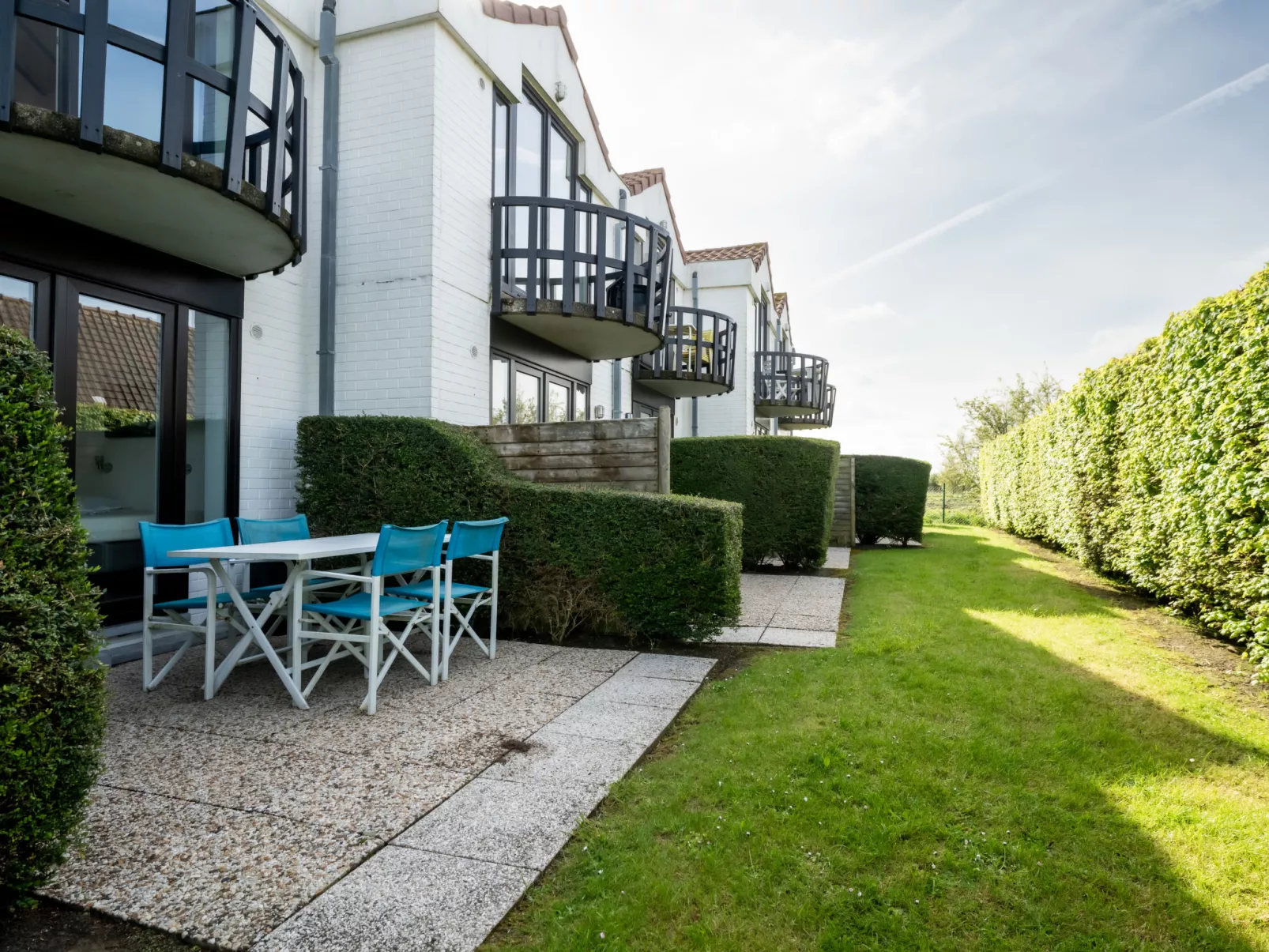 Laya with parking and shared pool-Outside