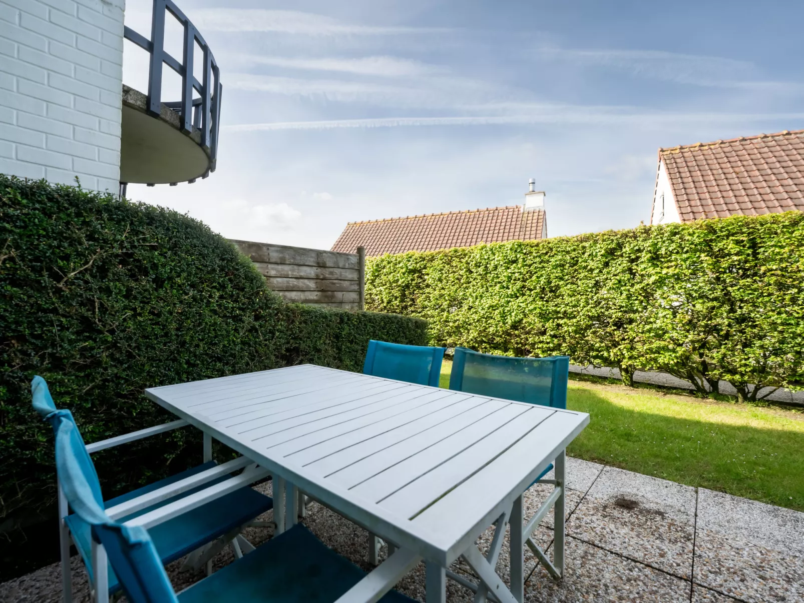 Laya with parking and shared pool-Outside