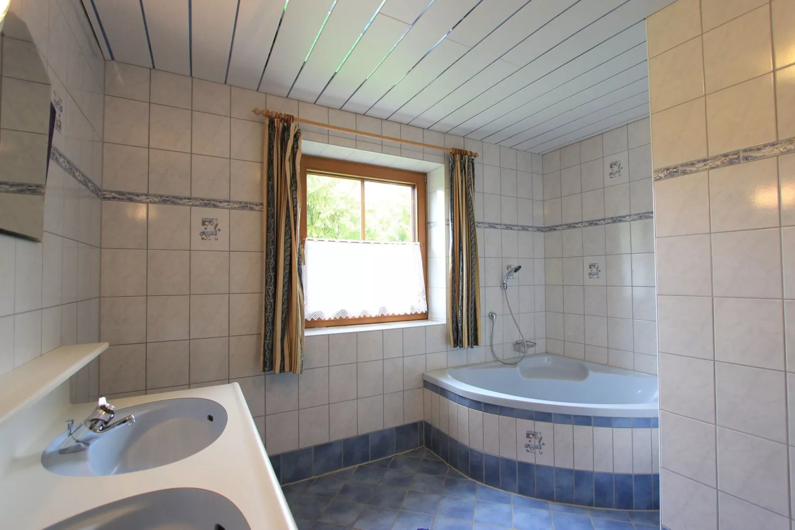 Schönes Appartement in Skigebietsnähe in Kirchberg-Bathroom