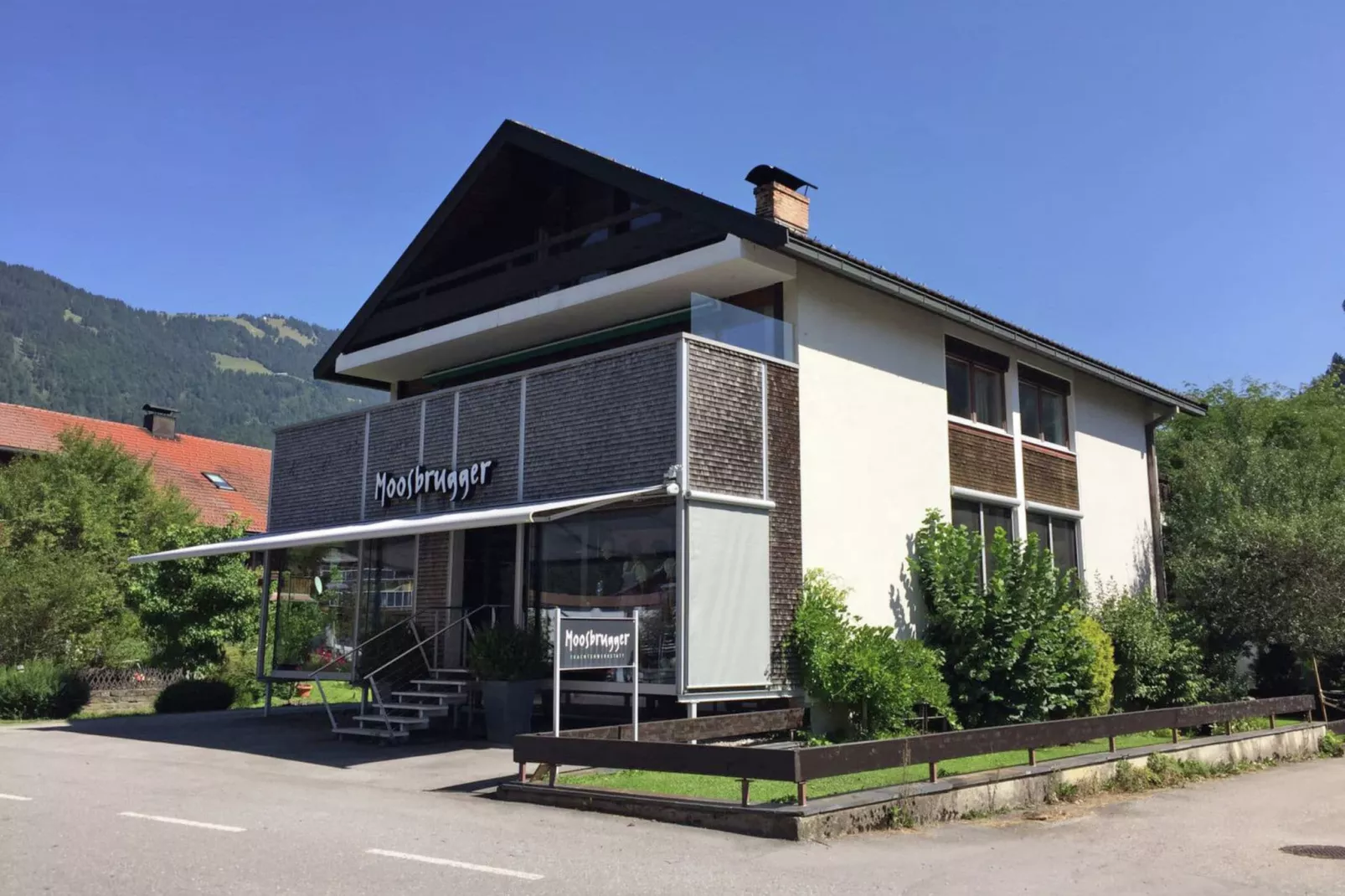 Moosbrugger-Exterior summer
