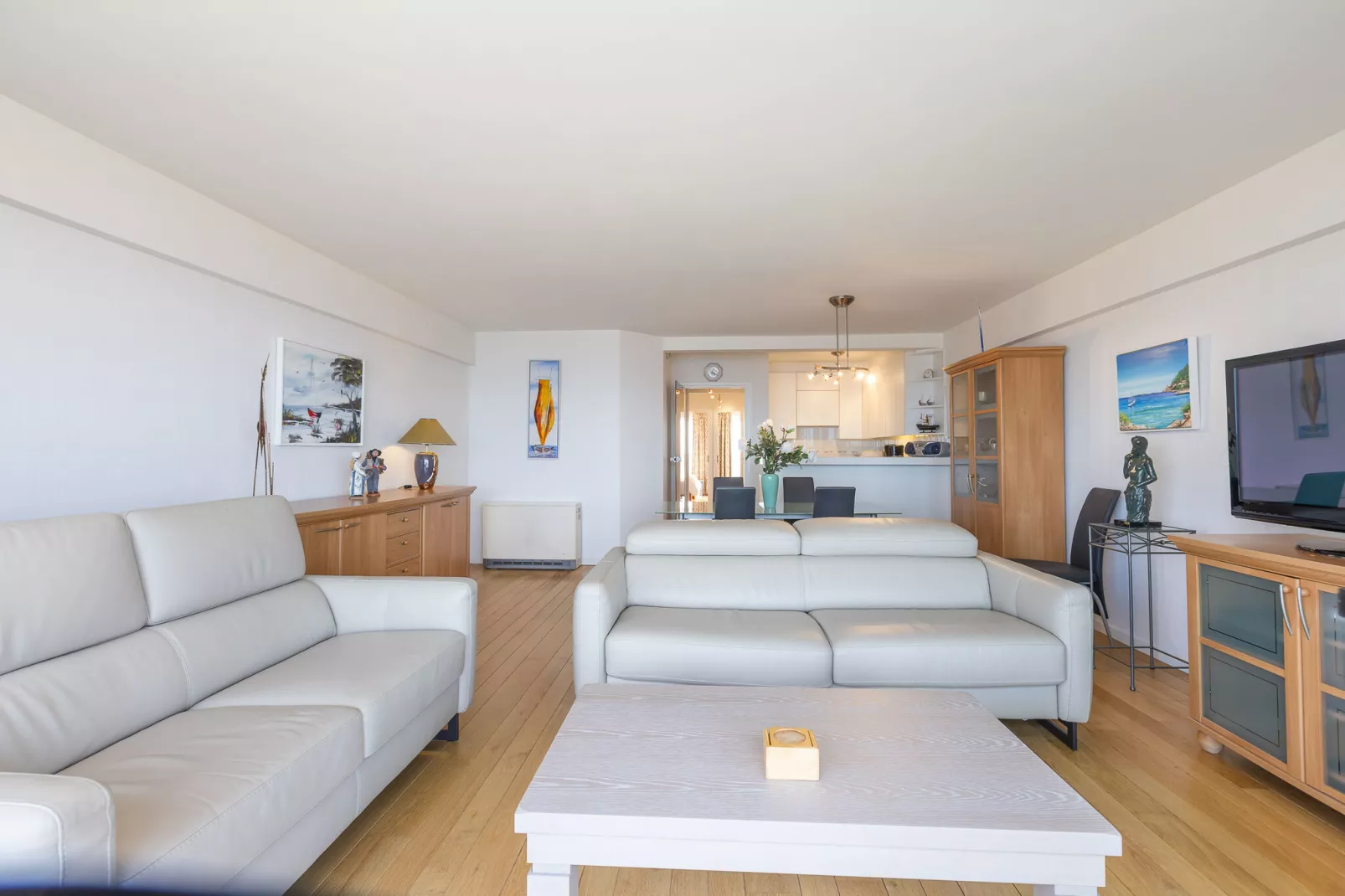 Mistral 0901-Living room