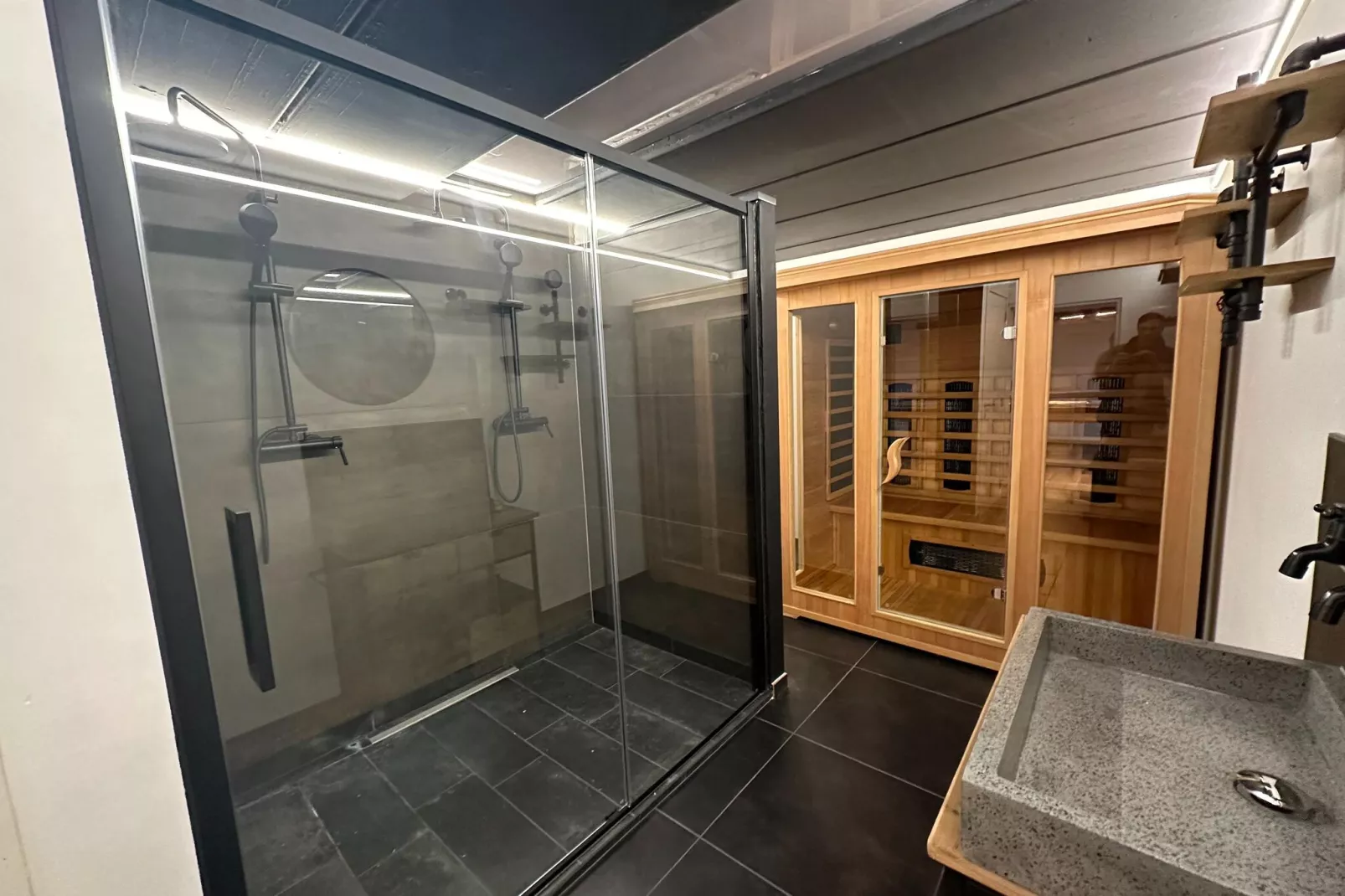 Gite à la ferme avec Piscine intérrieur  sauna et bains à remous-Bien-être