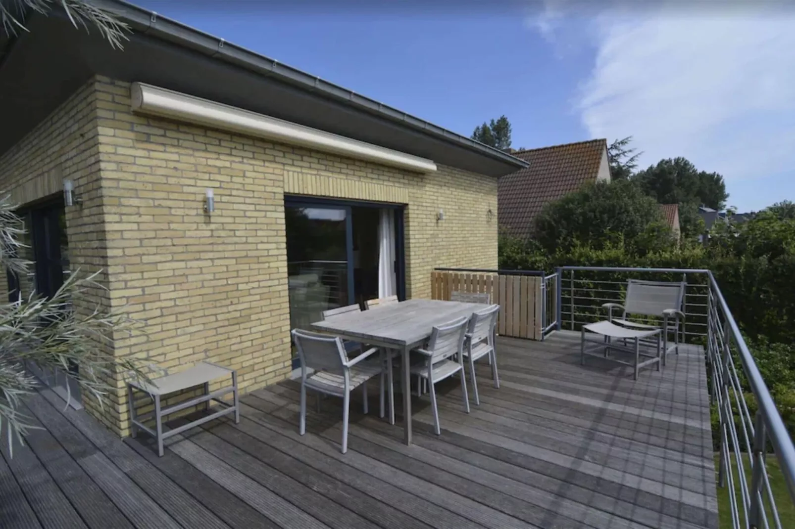 Omaar-Terrace balcony
