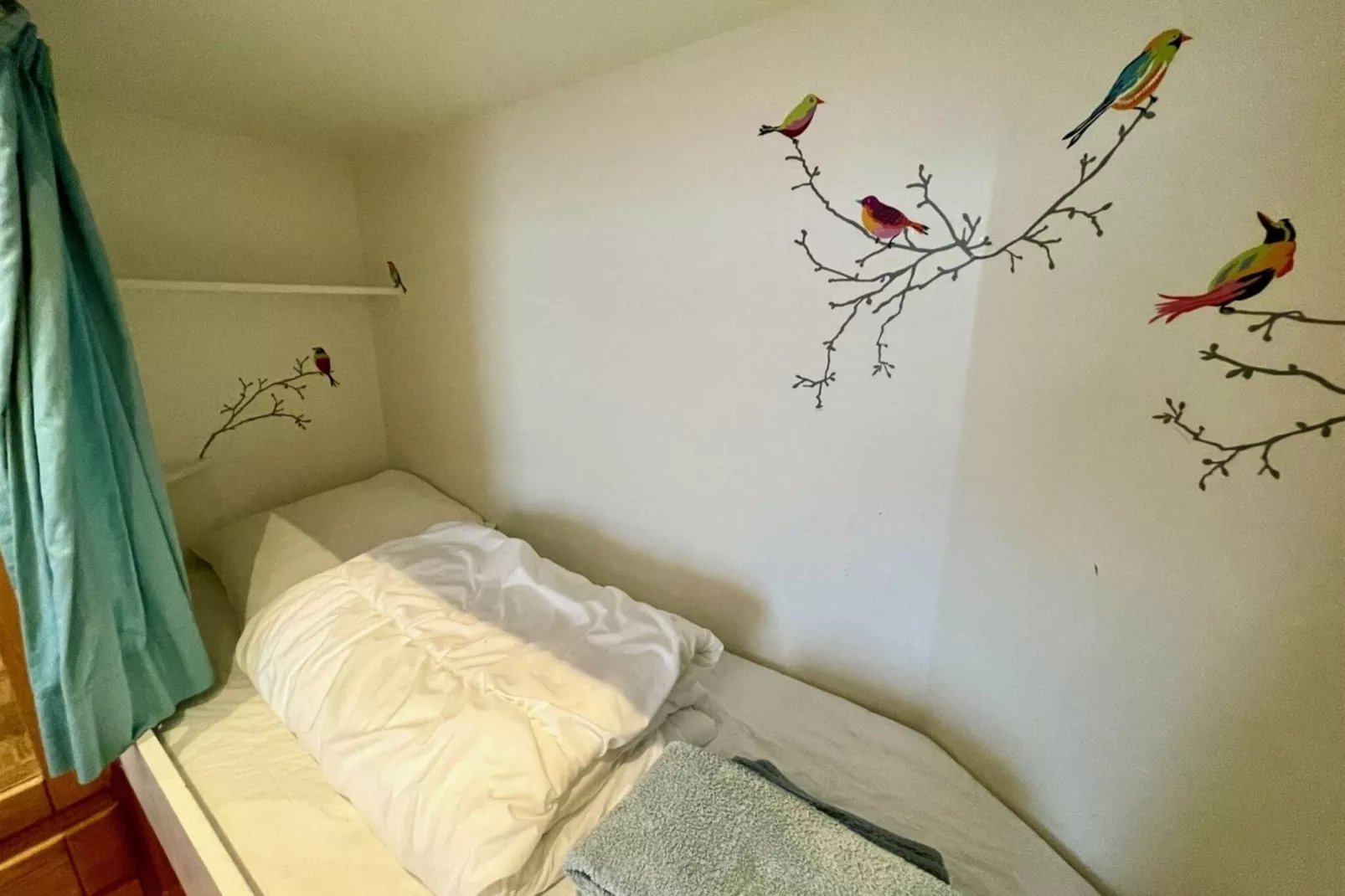 Omaar-Bedroom