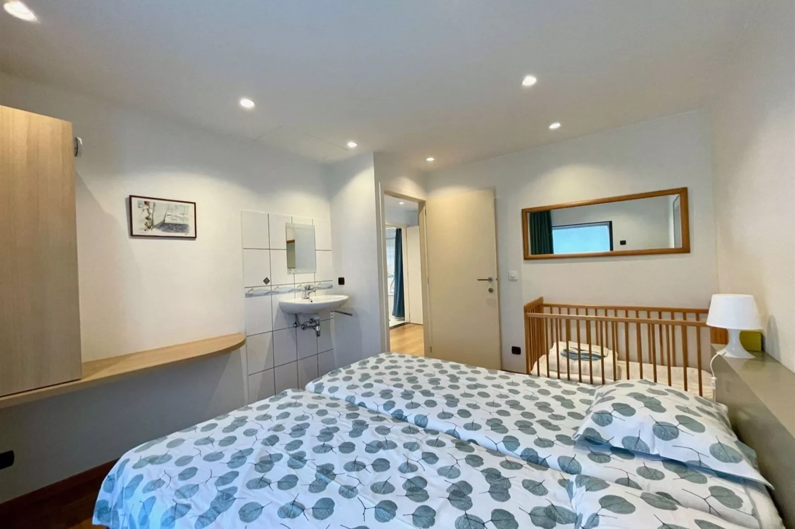 Omaar-Bedroom
