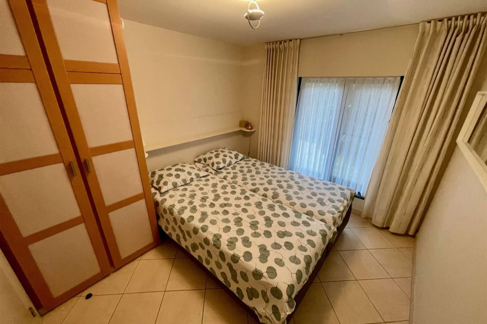 Omaar-Bedroom