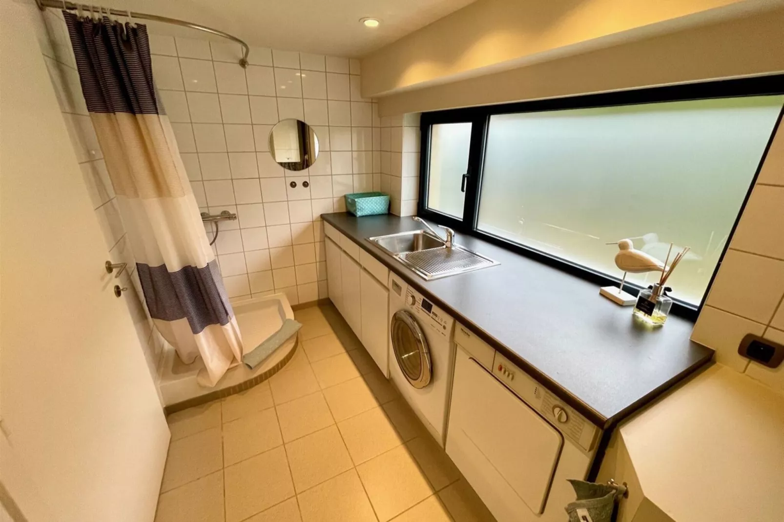 Omaar-Bathroom