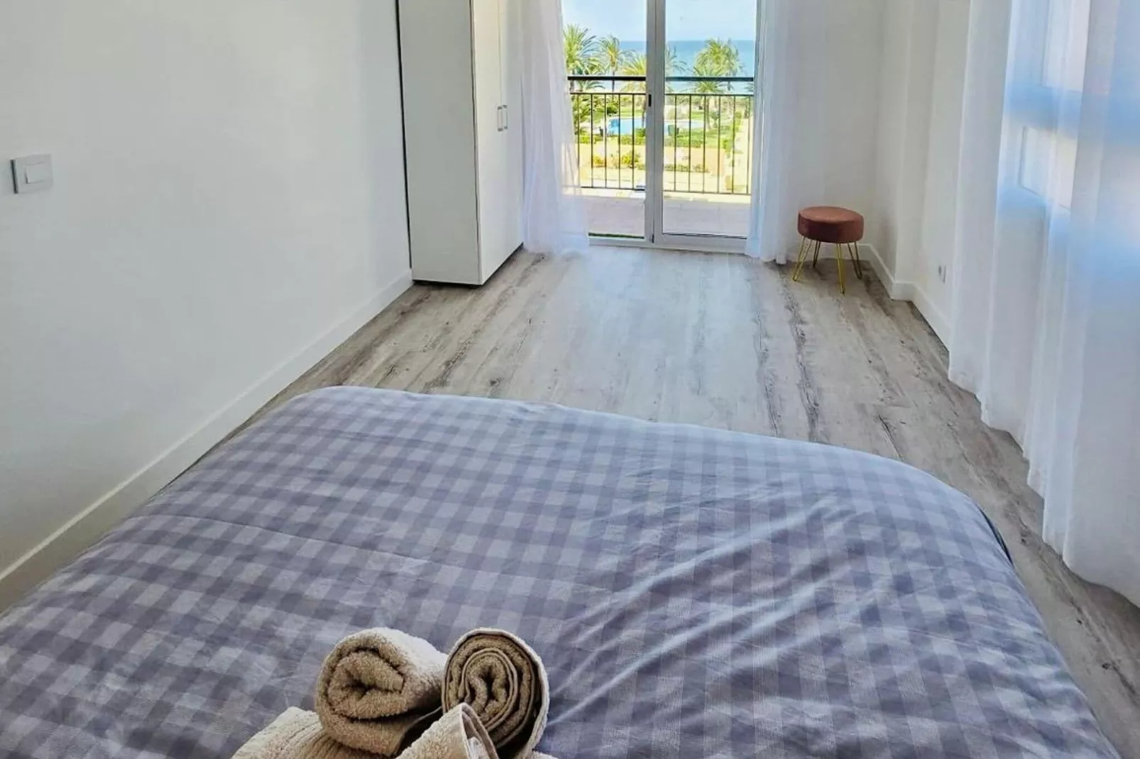 JUNGLE-Bedroom