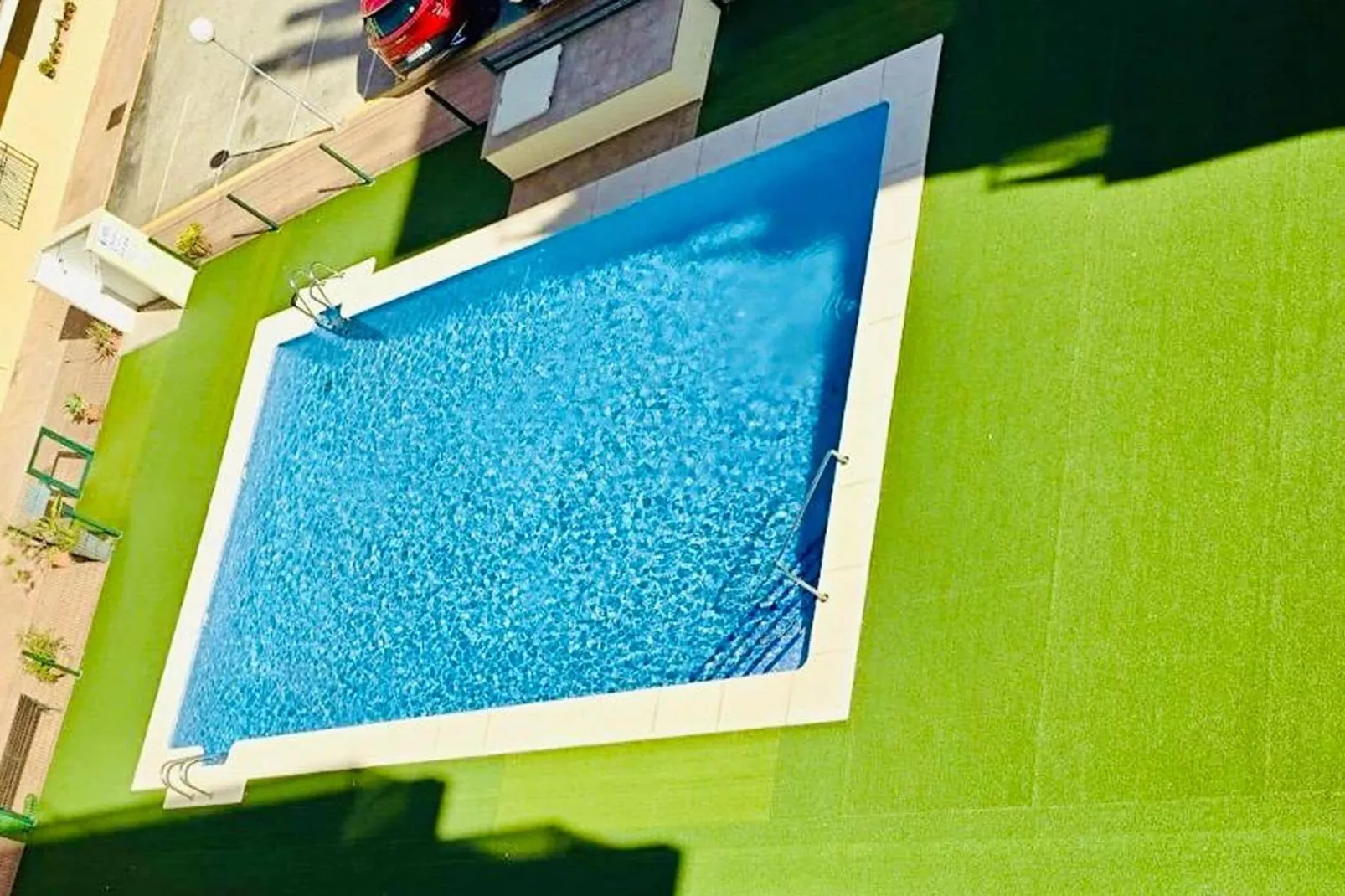 JUNGLE-Exterior summer