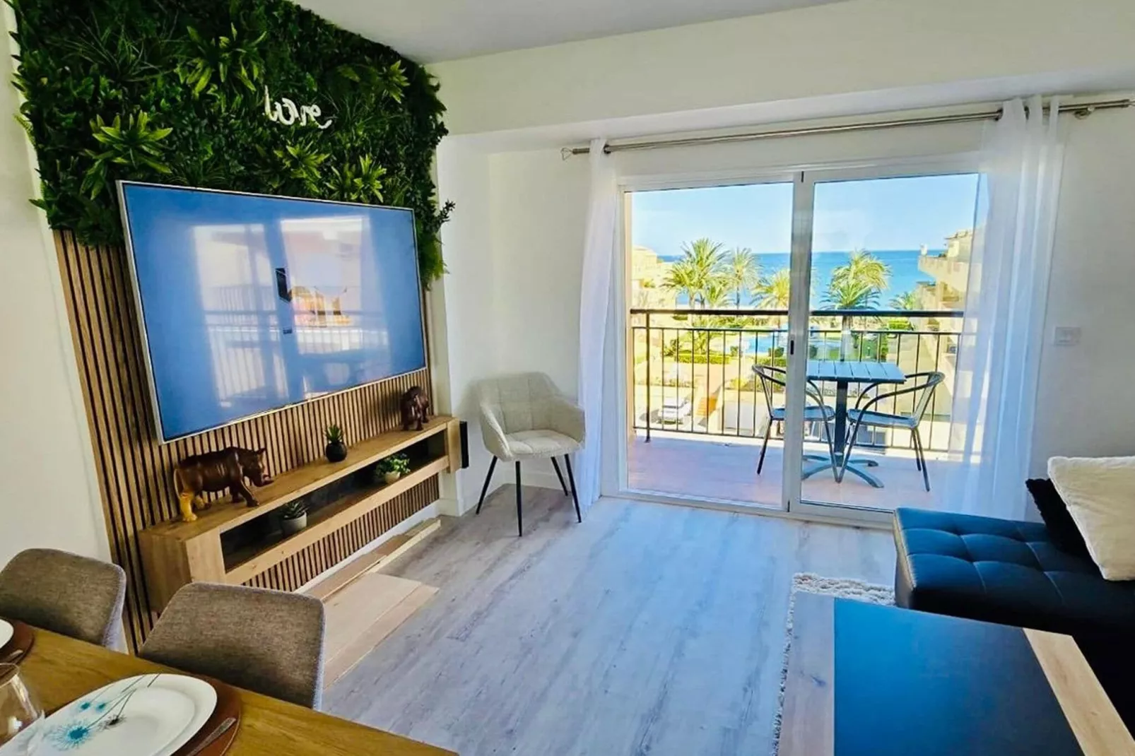 JUNGLE-Living room