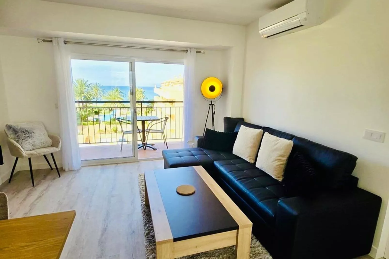 JUNGLE-Living room