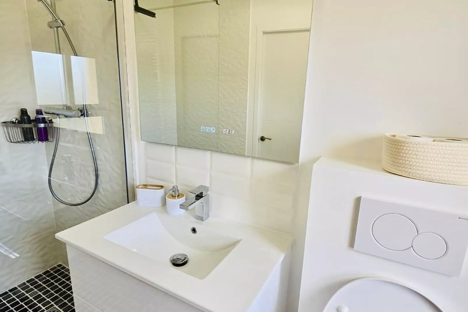JUNGLE-Bathroom