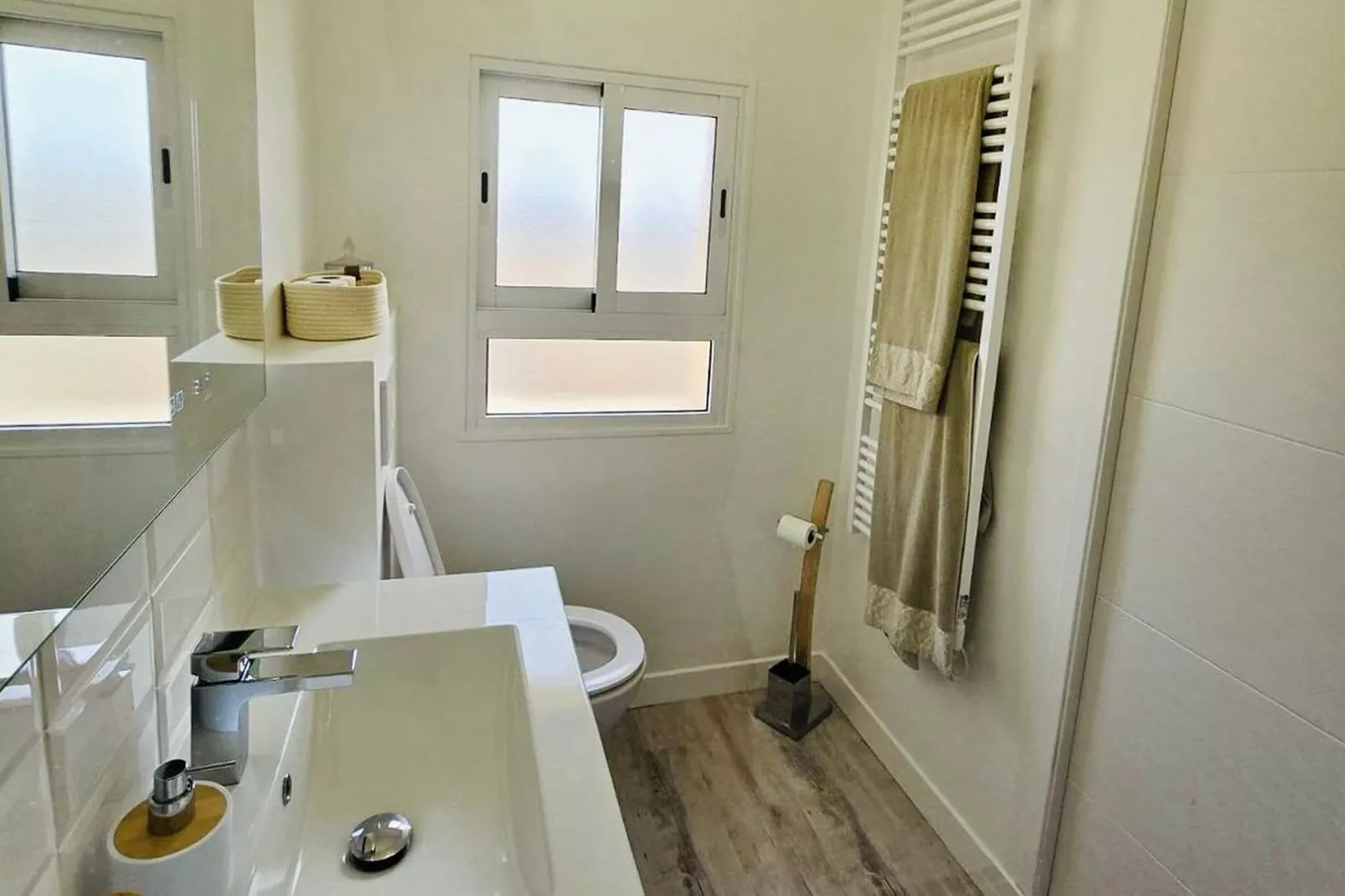 JUNGLE-Bathroom