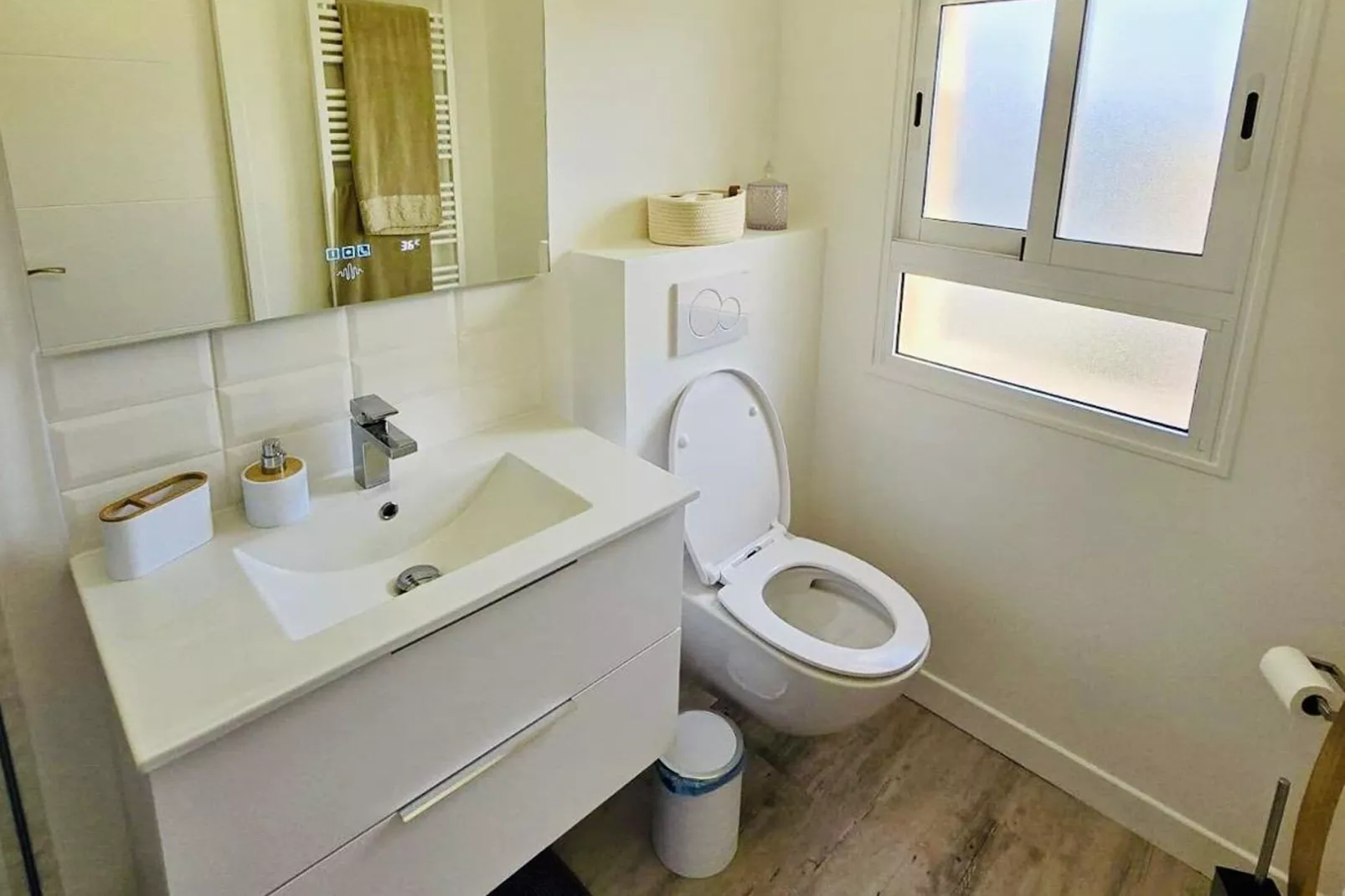 JUNGLE-Bathroom
