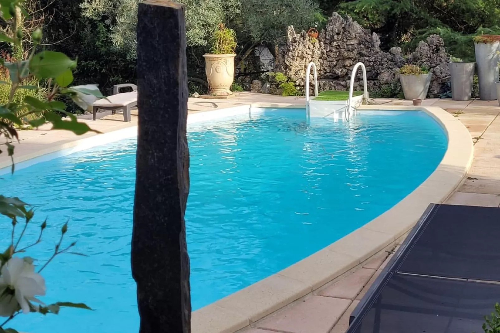 L'Aubépine-Pool
