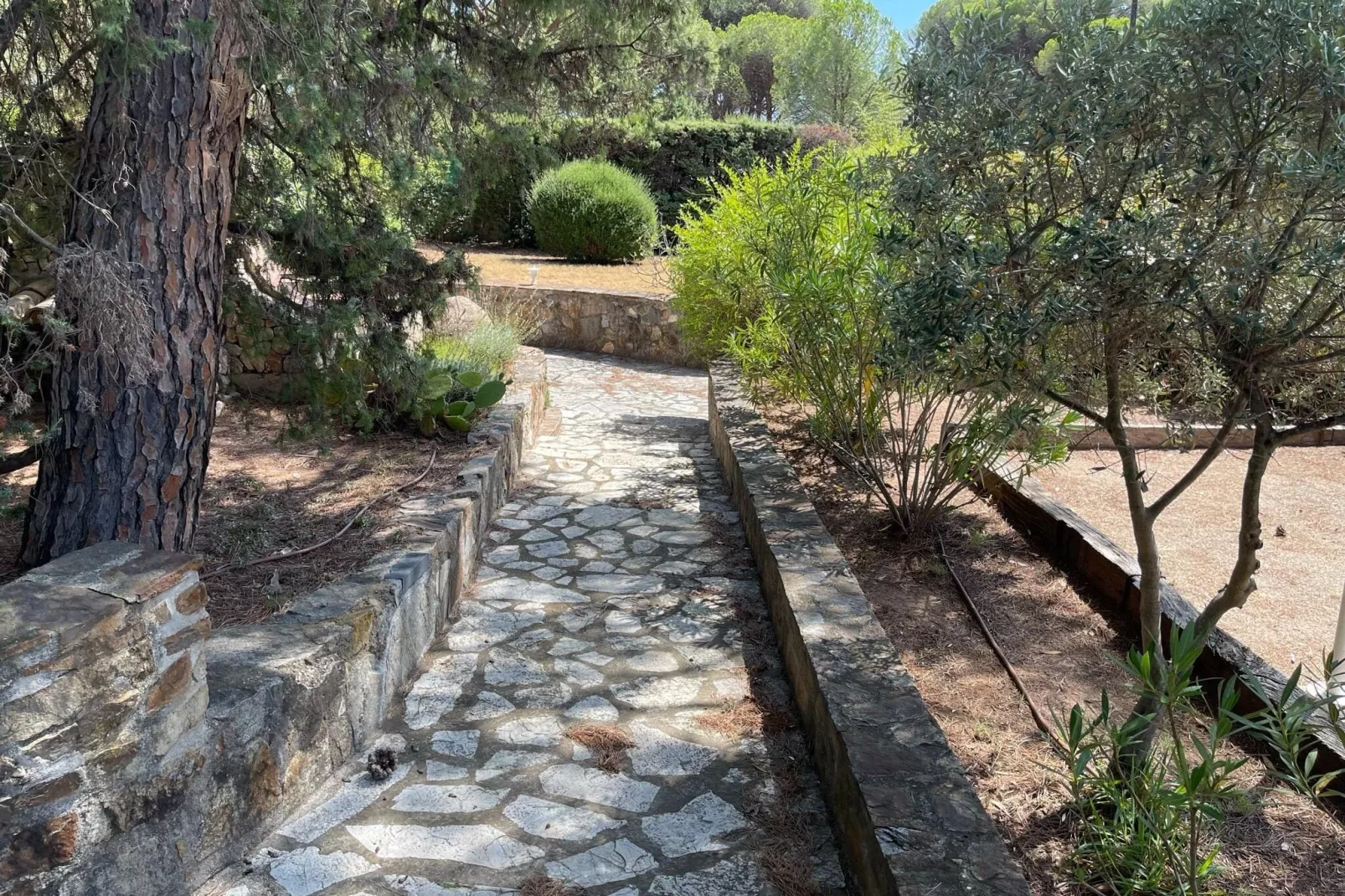 Villa Polau-Gardens summer