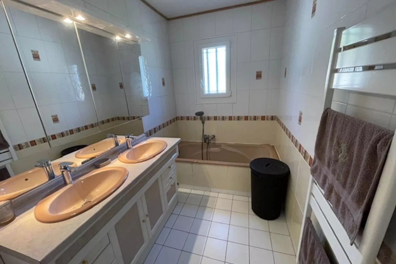 VILLA FLOVIN-Bathroom