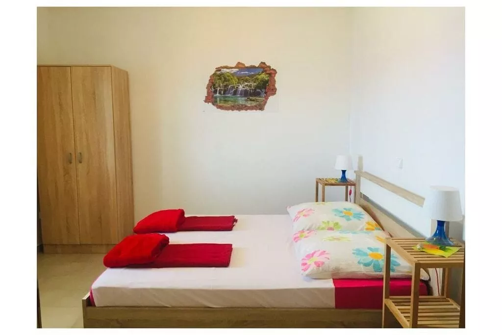 253669-Bedroom