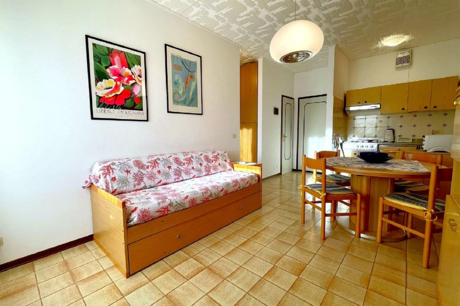 Nicesolo 34-Living room
