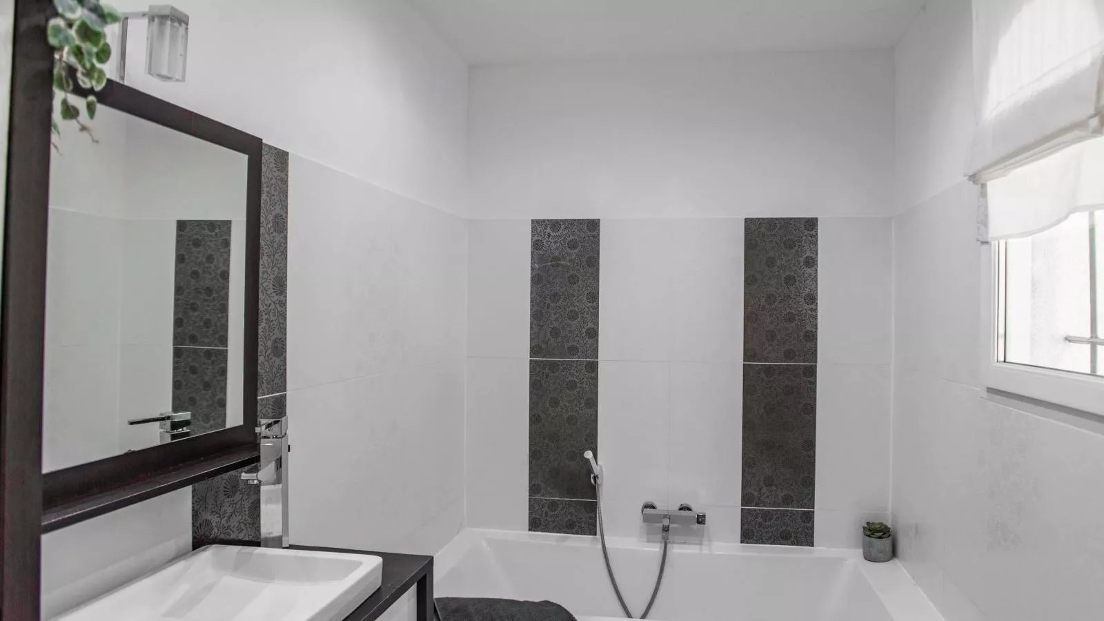 Lena-Bathroom