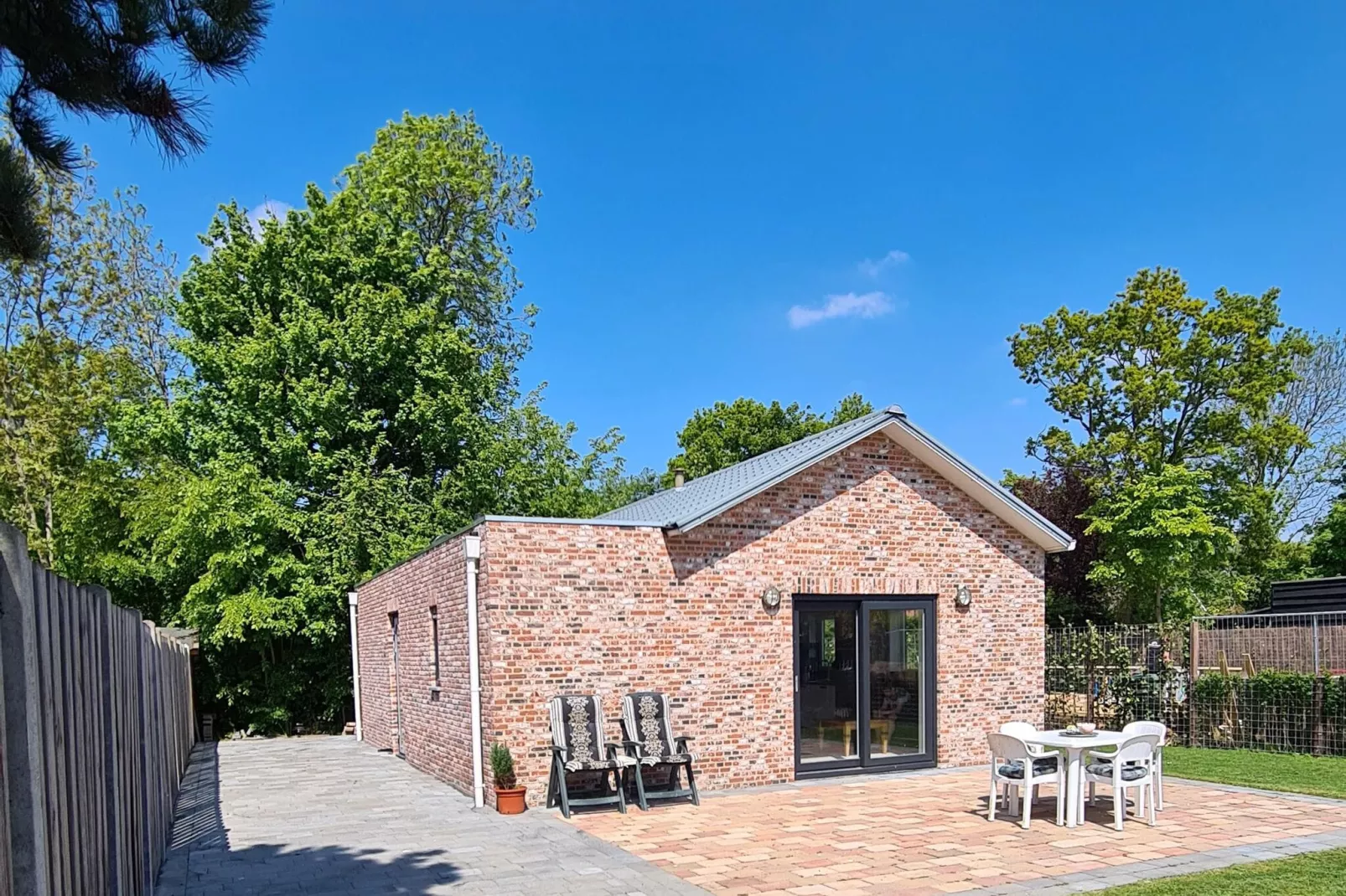 Kustwoning Baarland in Zeeland-Exterior summer