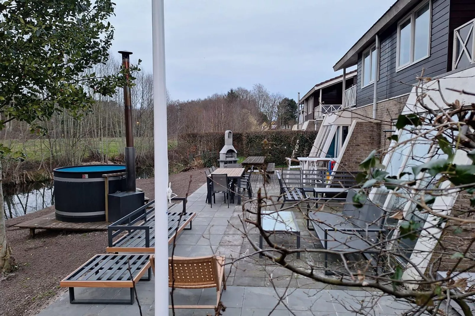 18 pers Ellersinghuis wellness met houtgestookte hottub-Gardens summer