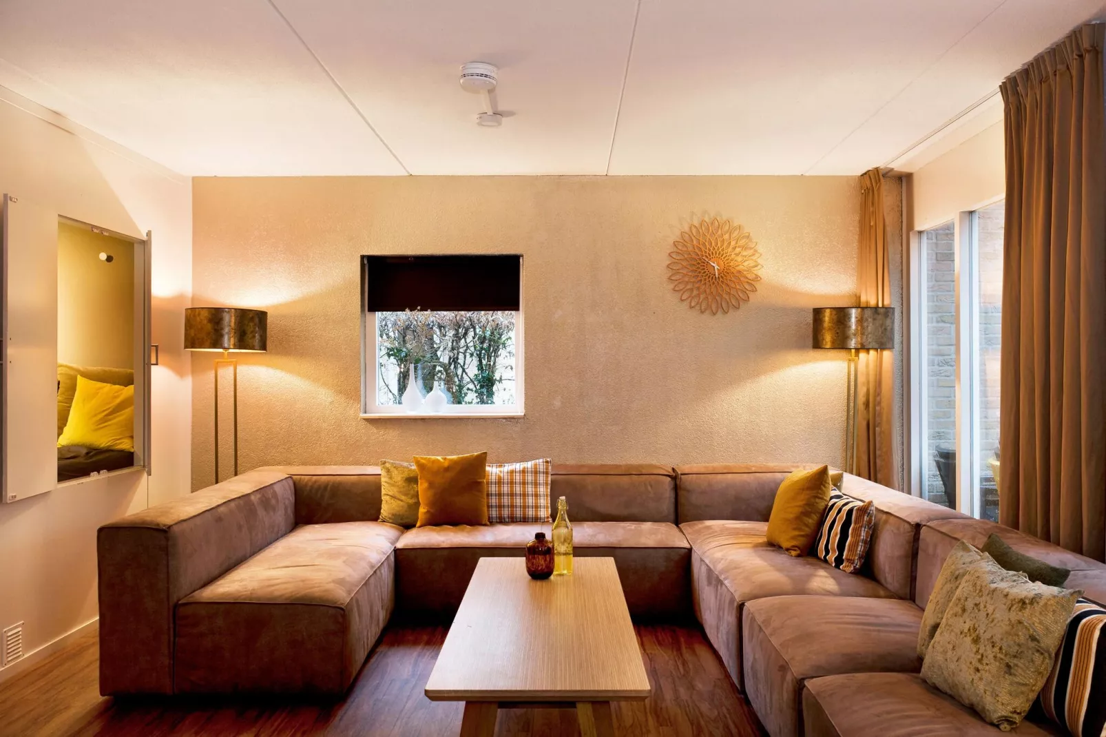 20 pers groot Abeltjeshuis Wellness de luxe met buitenspa-Living room
