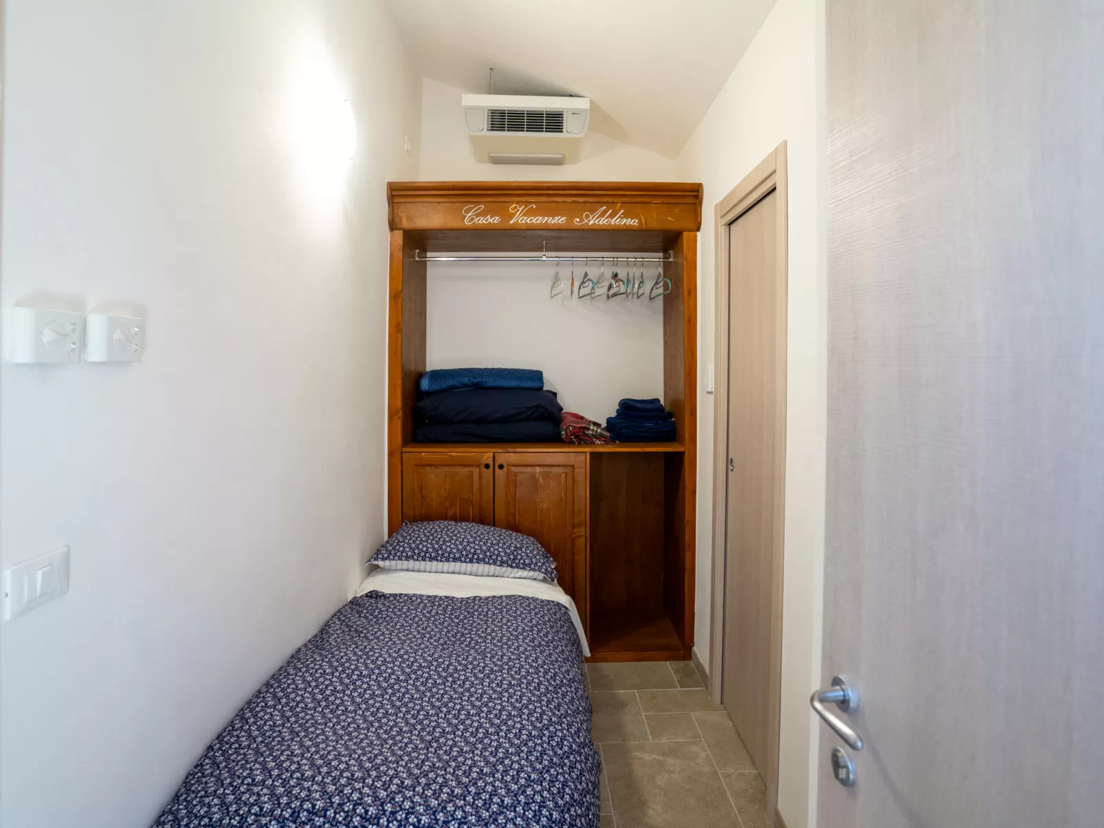 Adelina a Gamberale-Inside