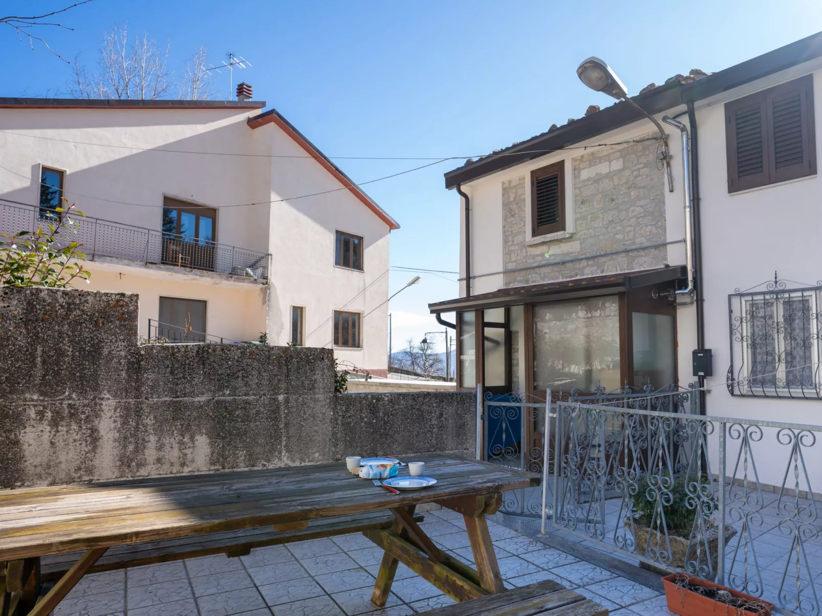 Adelina a Gamberale-Outside