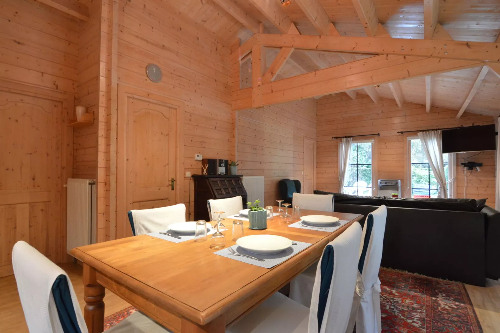 Kannaert-Dining room