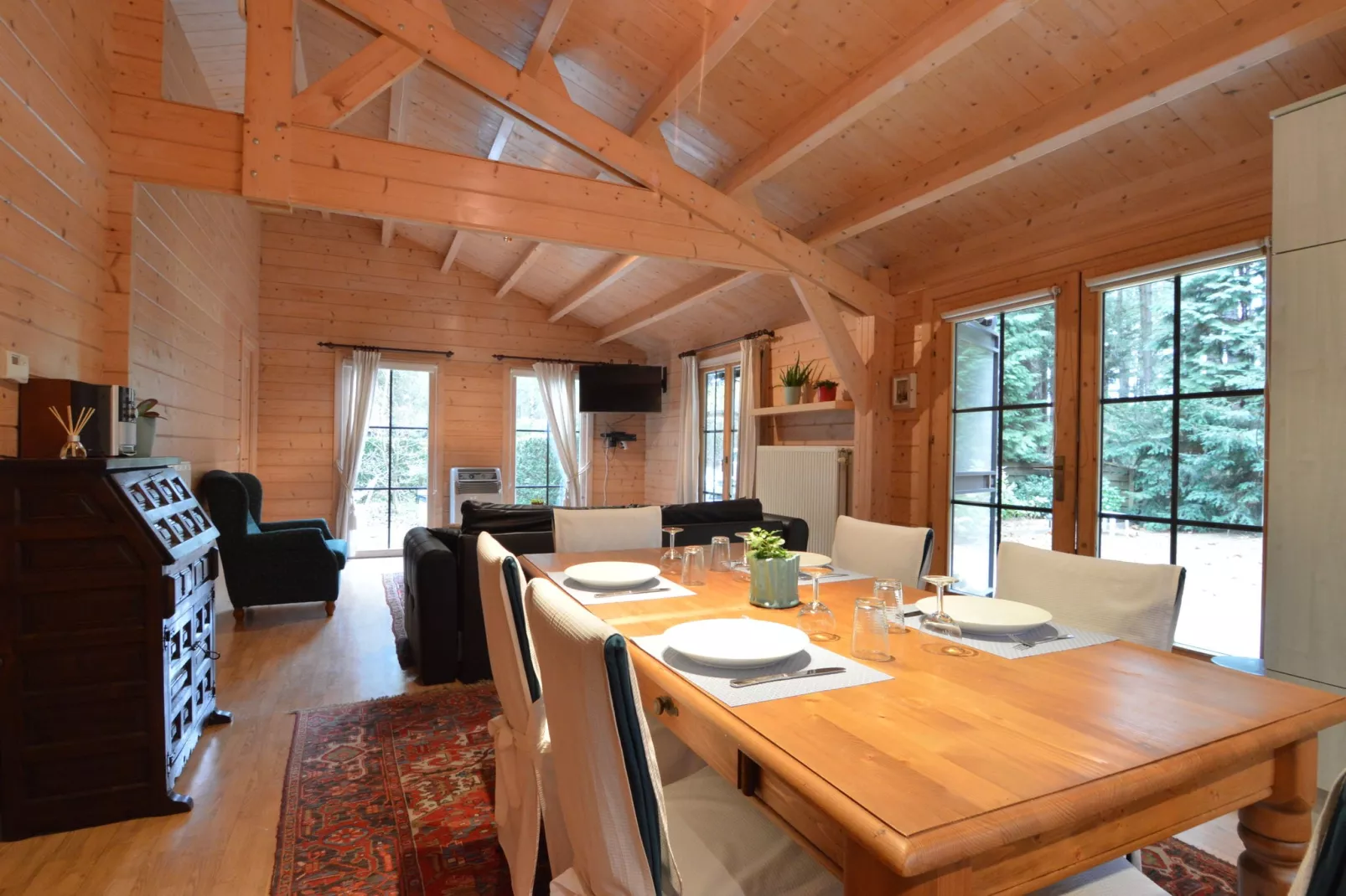 Kannaert-Dining room