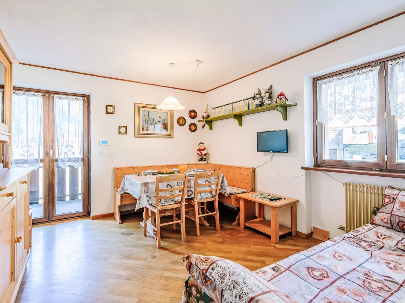 Apt 4-Inside