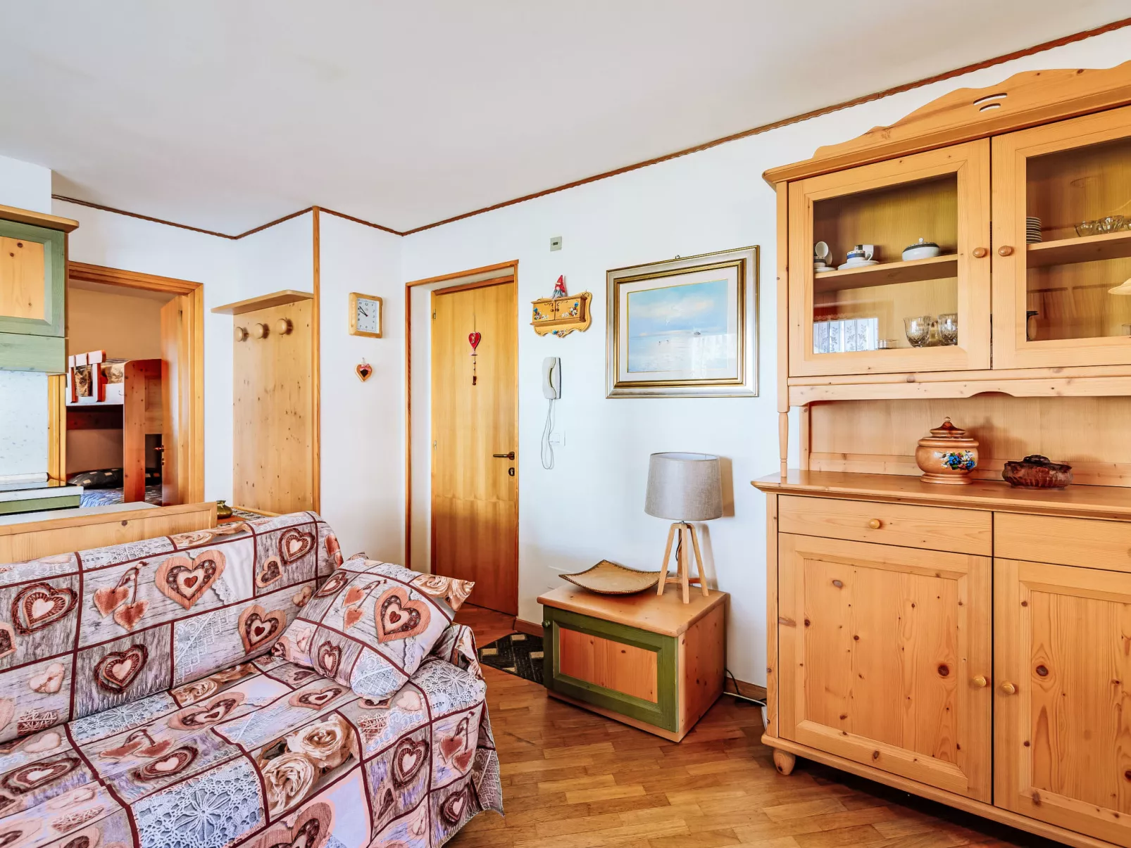 Apt 4-Inside