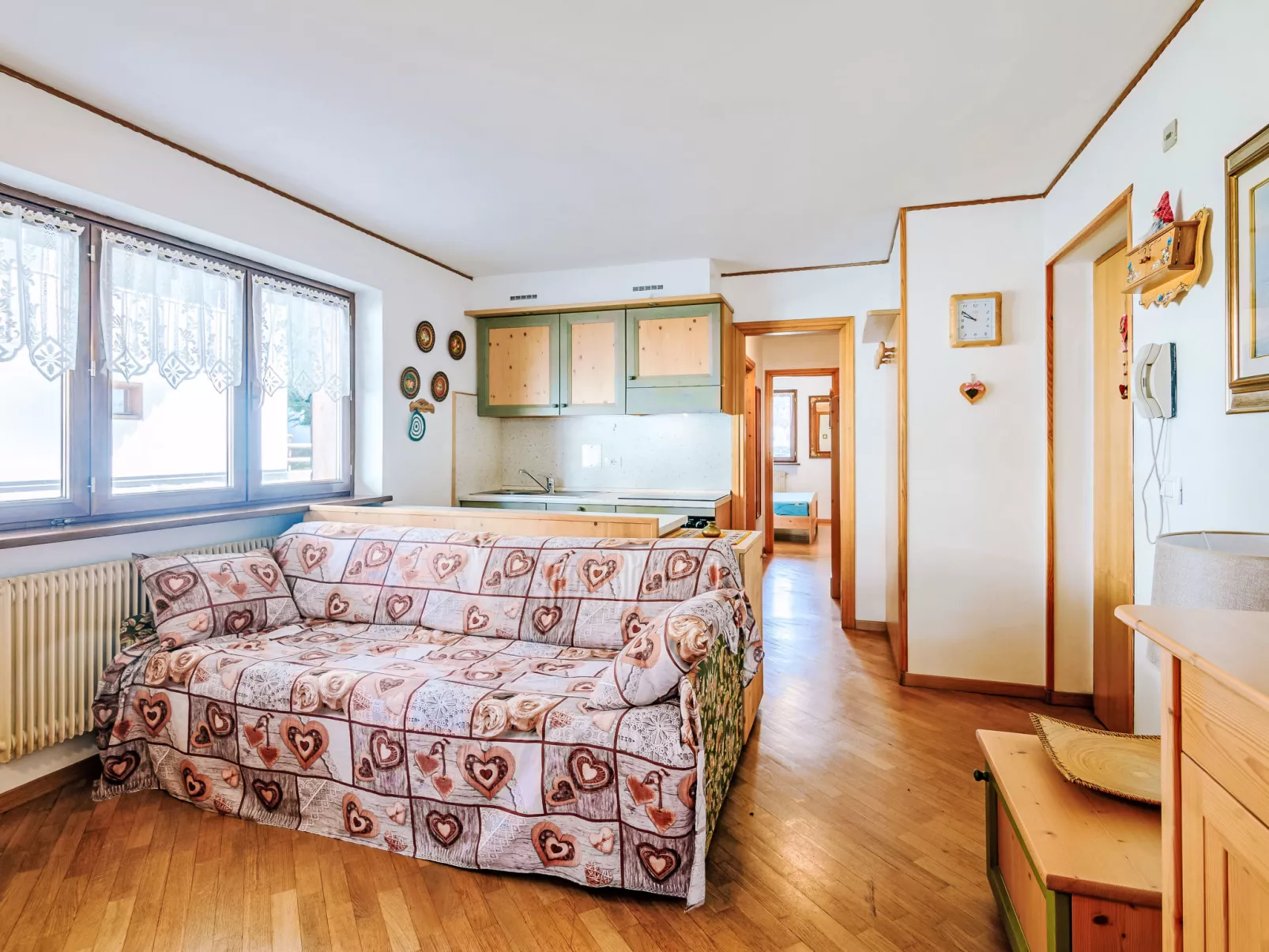 Apt 4-Inside
