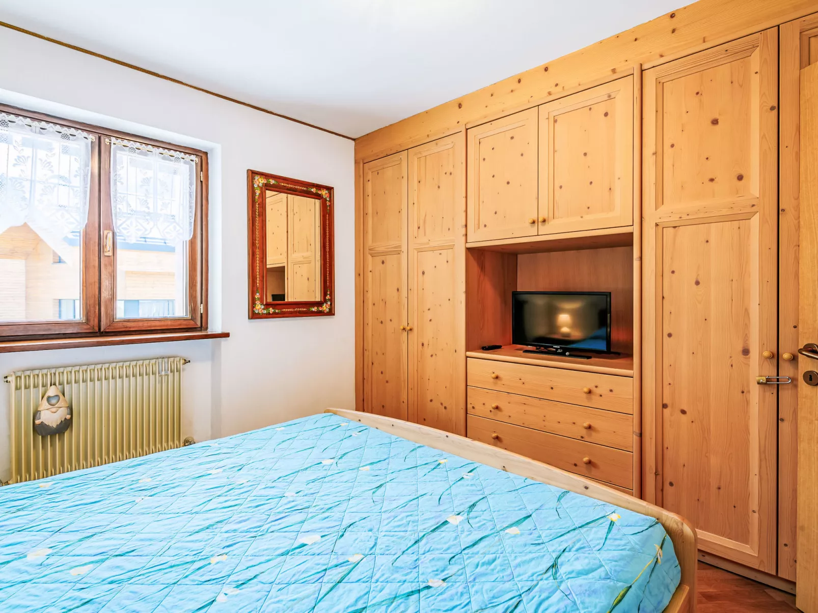 Apt 4-Inside