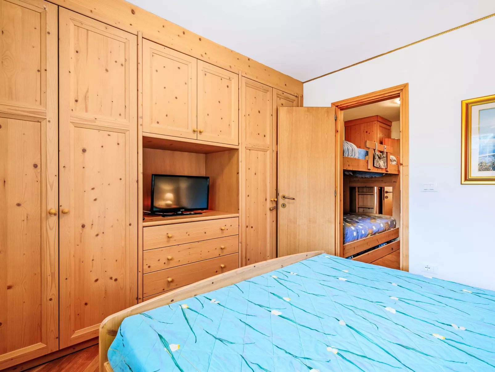 Apt 4-Inside