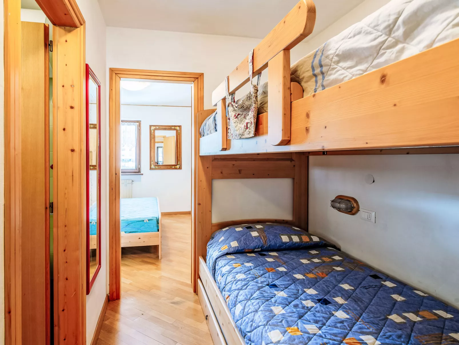 Apt 4-Inside