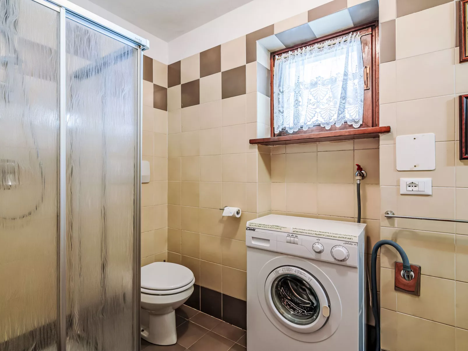 Apt 4-Inside