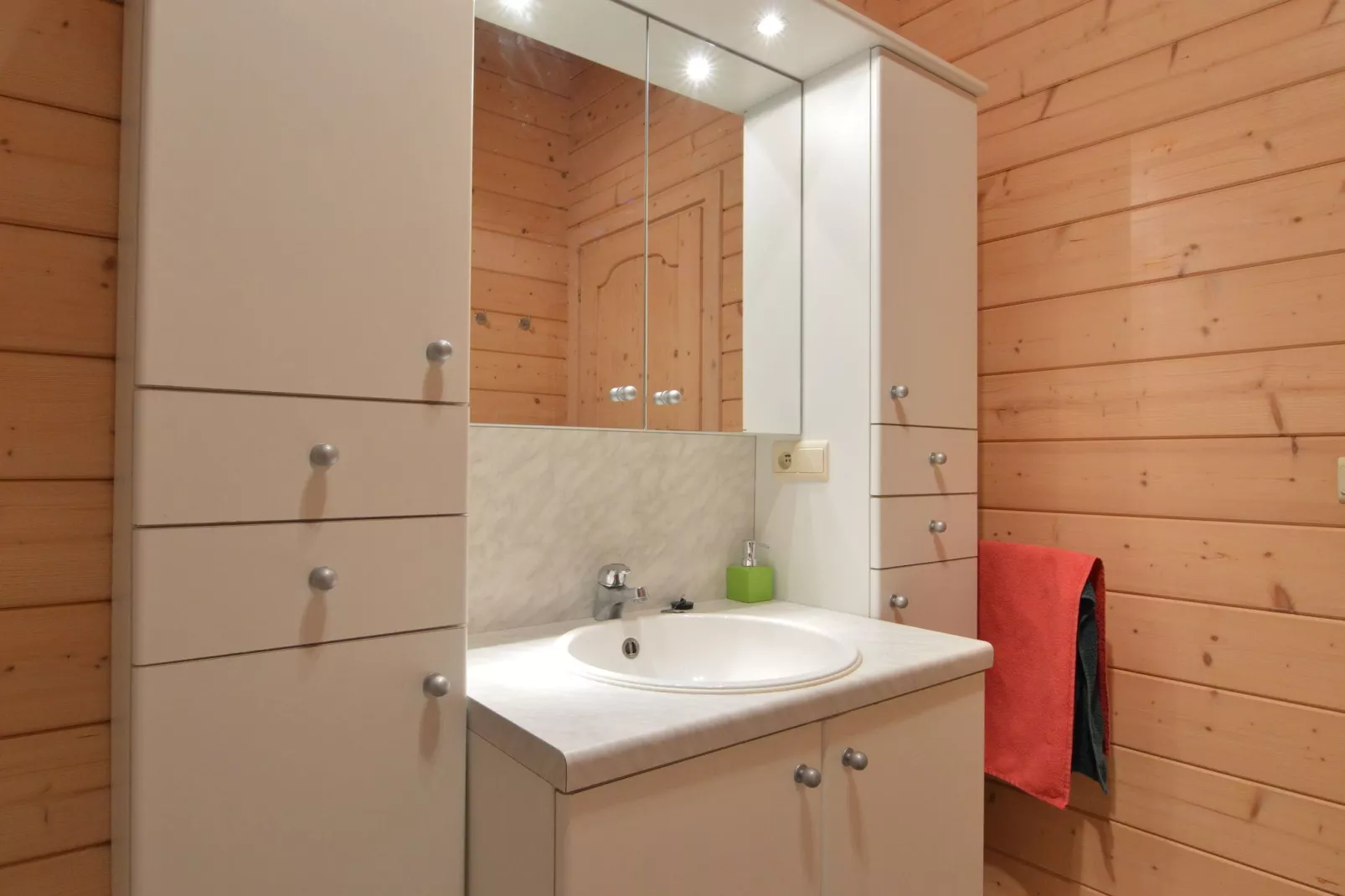 Kannaert-Bathroom