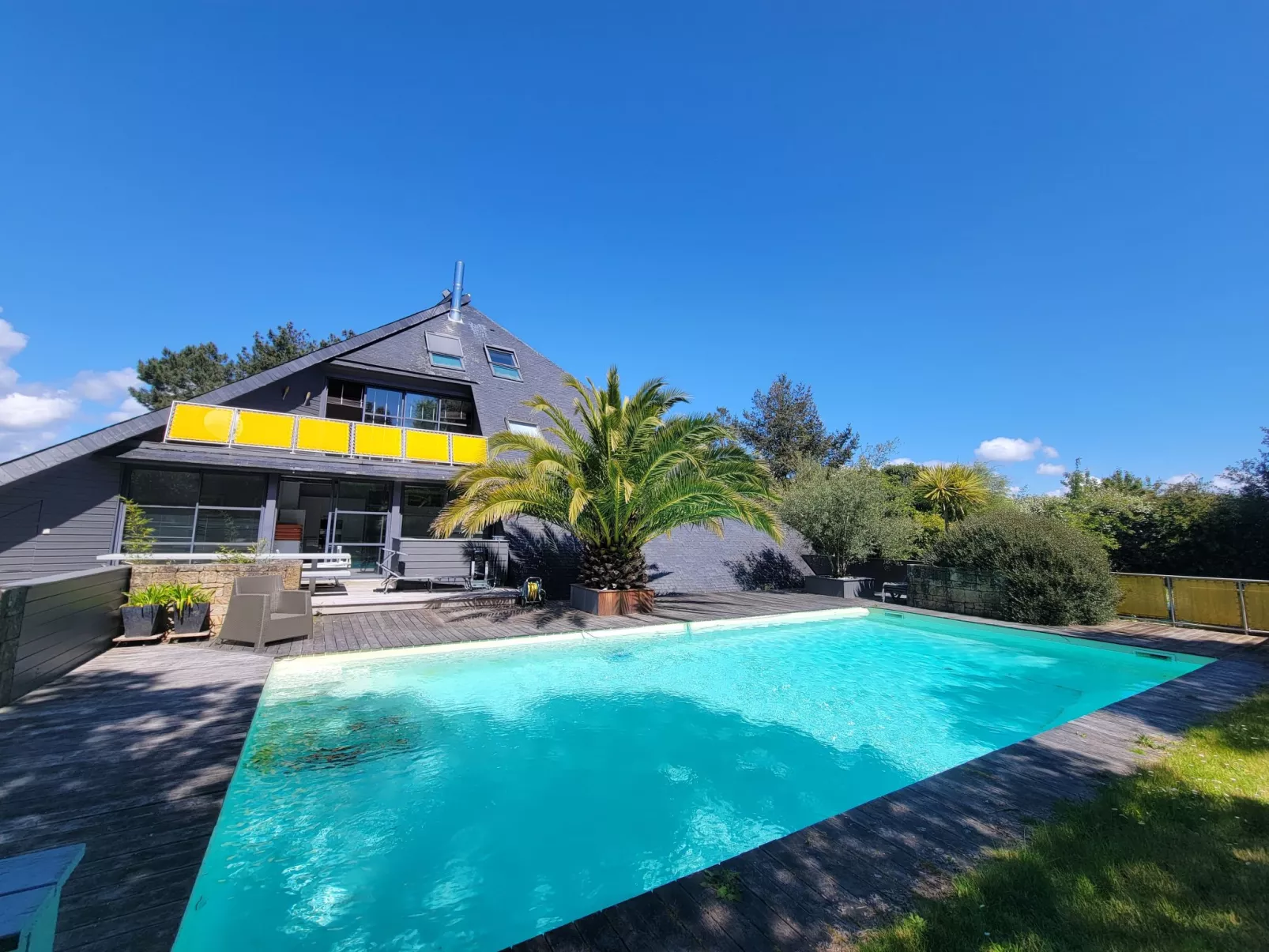 Villa Pyramide II-Outside